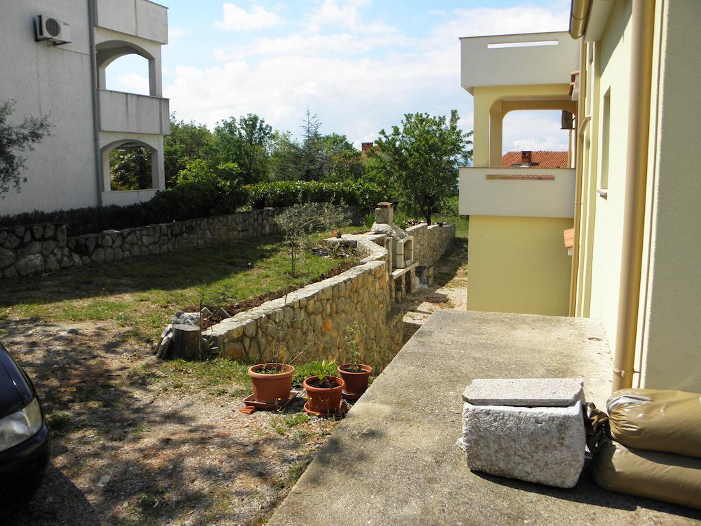Apartments Njivice Bajcic Luaran gambar